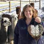 🕊️ Handmade birdhouse made of alpaca fiber in the shape of a hear